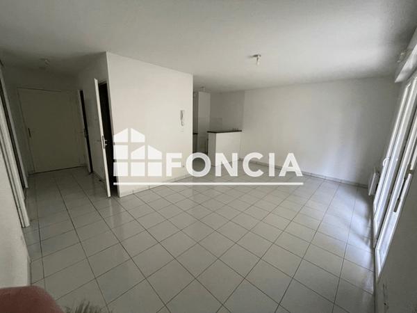 Location Appartement 2 pièces 46.28 m² - 95 RUE DE BOUTIERS Cognac 16100