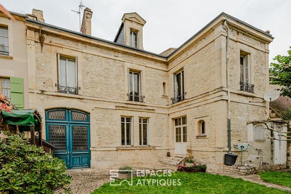 Demeure bourgeoise et maisonnette à quelques pas du coeur de ville