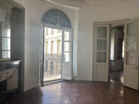 Avignon (84000) Avingon Intra-Muros, Appartement d'exception 204 m2 au premier étage d'un Hôtel Particuler