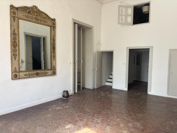 Avignon (84000) Avingon Intra-Muros, Appartement d'exception 204 m2 au premier étage d'un Hôtel Particuler