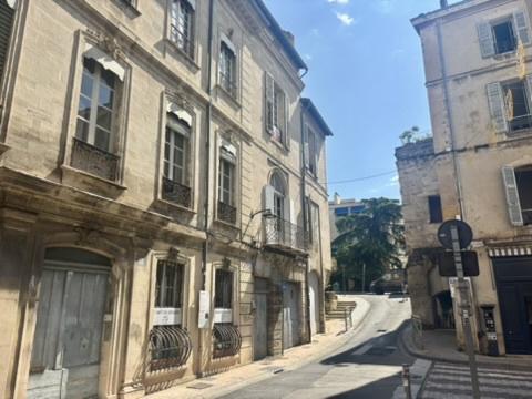 Avignon (84000) Avingon Intra-Muros, Appartement d'exception 204 m2 au premier étage d'un Hôtel Particuler