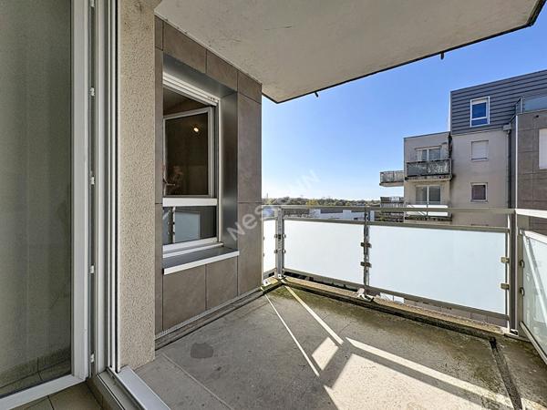 TOURS CENTRE - balcon et place de parking - copropriété 2012