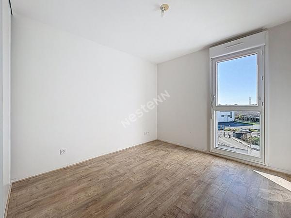 TOURS CENTRE - balcon et place de parking - copropriété 2012