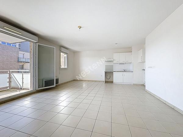 TOURS CENTRE - balcon et place de parking - copropriété 2012