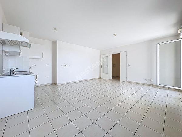 TOURS CENTRE - balcon et place de parking - copropriété 2012