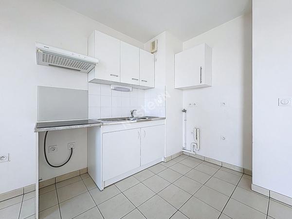 TOURS CENTRE - balcon et place de parking - copropriété 2012