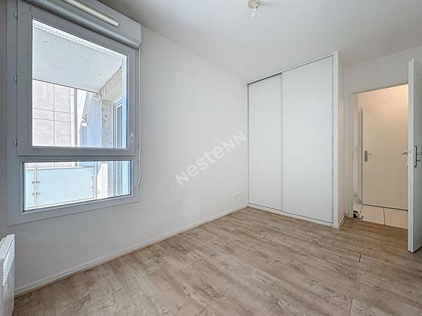 TOURS CENTRE - balcon et place de parking - copropriété 2012