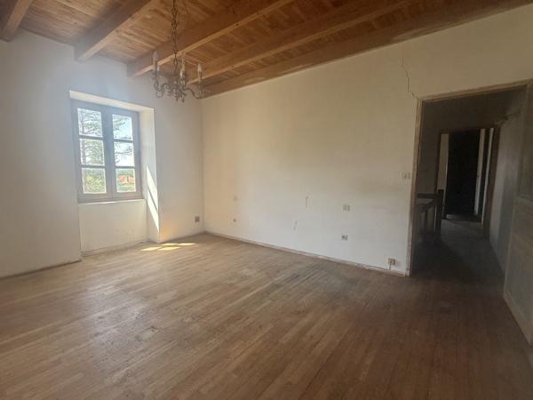 Montaigu-de-Quercy (82150) TARN ET GARONNE MONTAIGU DE QUERCY Maison en pierre au village avec 2 chambres, dépendants et 4033m2 de te