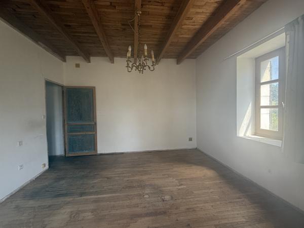 Montaigu-de-Quercy (82150) TARN ET GARONNE MONTAIGU DE QUERCY Maison en pierre au village avec 2 chambres, dépendants et 4033m2 de te