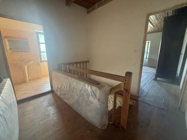 Montaigu-de-Quercy (82150) TARN ET GARONNE MONTAIGU DE QUERCY Maison en pierre au village avec 2 chambres, dépendants et 4033m2 de te