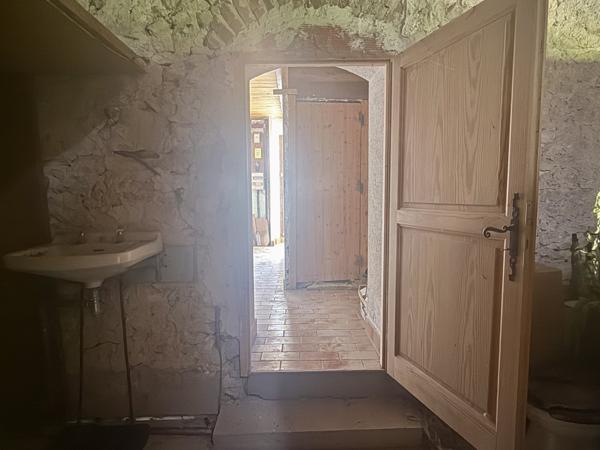 Montaigu-de-Quercy (82150) TARN ET GARONNE MONTAIGU DE QUERCY Maison en pierre au village avec 2 chambres, dépendants et 4033m2 de te