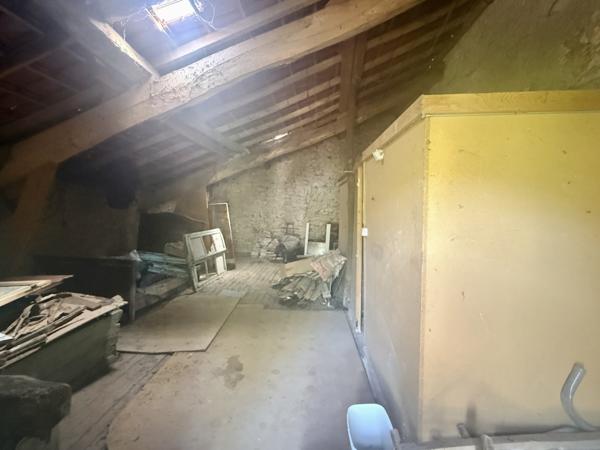 Montaigu-de-Quercy (82150) TARN ET GARONNE MONTAIGU DE QUERCY Maison en pierre au village avec 2 chambres, dépendants et 4033m2 de te