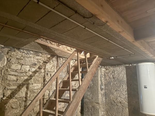 Montaigu-de-Quercy (82150) TARN ET GARONNE MONTAIGU DE QUERCY Maison en pierre au village avec 2 chambres, dépendants et 4033m2 de te