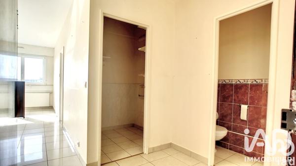 Location appartement 3 pièces 69 m² Courbevoie