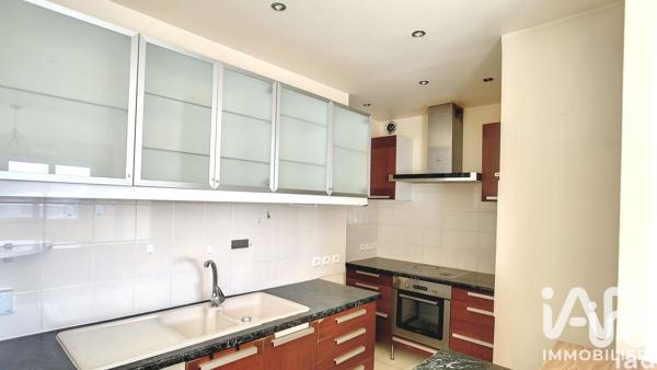 Location appartement 3 pièces 69 m² Courbevoie
