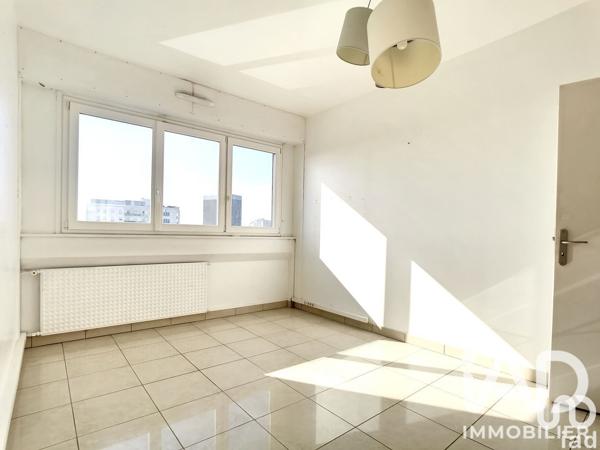Location appartement 3 pièces 69 m² Courbevoie