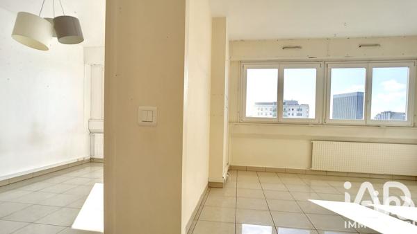 Location appartement 3 pièces 69 m² Courbevoie