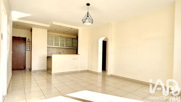 Location appartement 3 pièces 69 m² Courbevoie