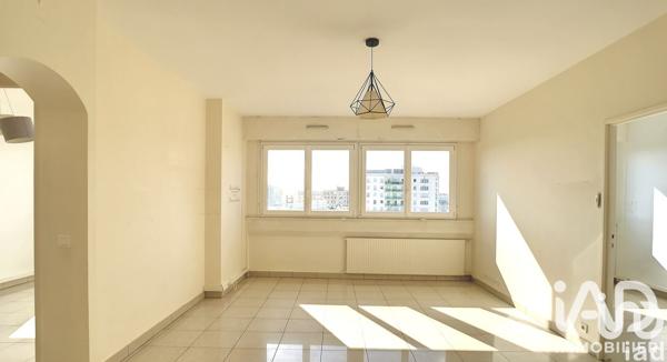 Location appartement 3 pièces 69 m² Courbevoie