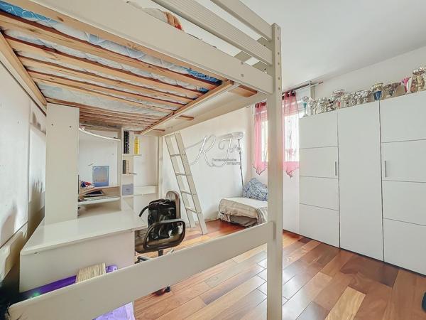 MAISON FAMILIALE PROCHE DE TOUTES COMMODITÉS