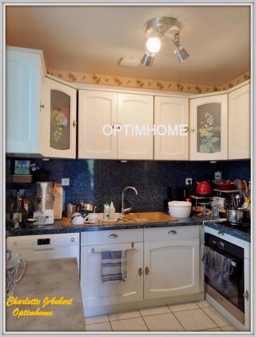 Propriété avec maison d'habitation + nombreuses dépendances + grand terrain