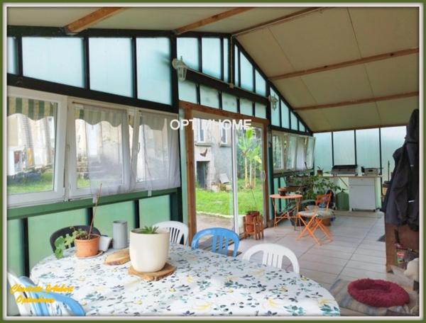 Propriété avec maison d'habitation + nombreuses dépendances + grand terrain