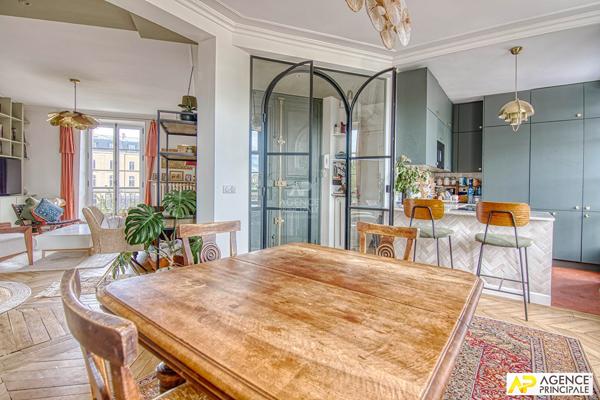 Versailles Chantiers / St Louis Appartement 5 pièces 107 m² carrez situé au 2ème étage d un immeuble ancien 1 130 000 € **  - Référence  28859