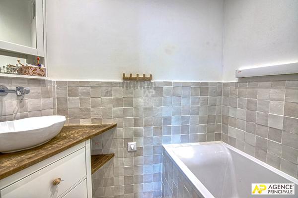 Versailles Chantiers / St Louis Appartement 5 pièces 107 m² carrez situé au 2ème étage d un immeuble ancien 1 130 000 € **  - Référence  28859