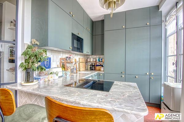 Versailles Chantiers / St Louis Appartement 5 pièces 107 m² carrez situé au 2ème étage d un immeuble ancien 1 130 000 € **  - Référence  28859
