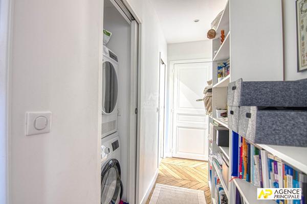 Versailles Chantiers / St Louis Appartement 5 pièces 107 m² carrez situé au 2ème étage d un immeuble ancien 1 130 000 € **  - Référence  28859
