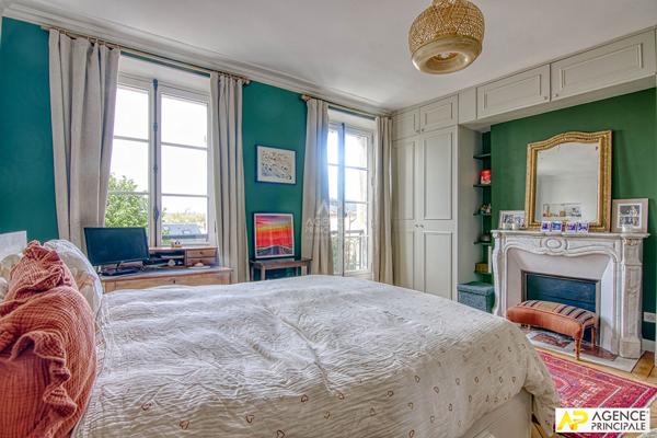Versailles Chantiers / St Louis Appartement 5 pièces 107 m² carrez situé au 2ème étage d un immeuble ancien 1 130 000 € **  - Référence  28859