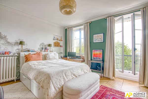 Versailles Chantiers / St Louis Appartement 5 pièces 107 m² carrez situé au 2ème étage d un immeuble ancien 1 130 000 € **  - Référence  28859
