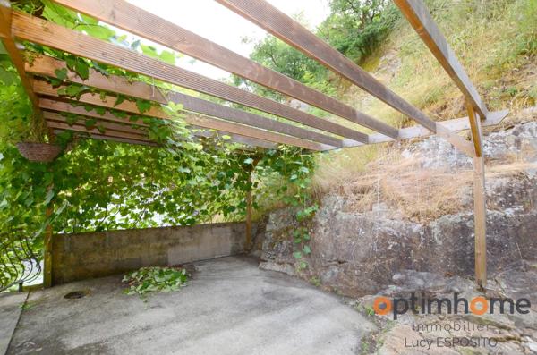 Belle maison Sous-Sol avec garages seulement 3 minutes de Confolens