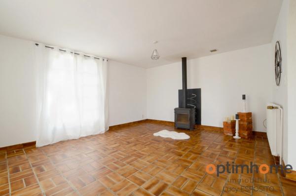 Belle maison Sous-Sol avec garages seulement 3 minutes de Confolens