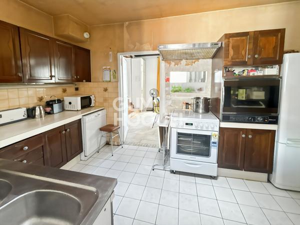 CHAUMES EN BRIE : maison 9 pièces à vendre