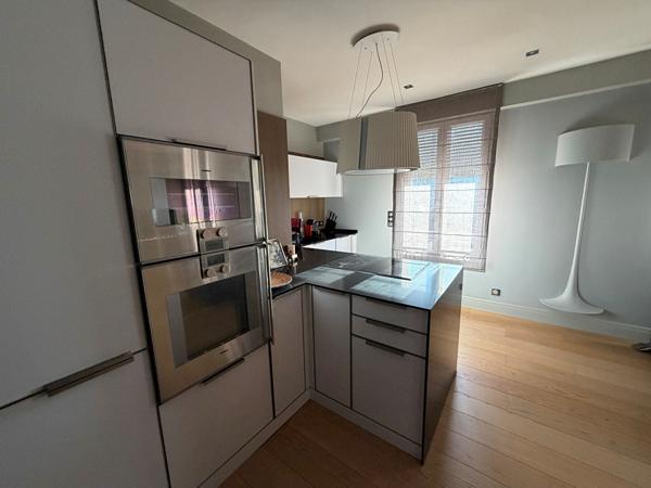 LAVAL Centre ville proche gare, Immeuble indépendant à vendre. , Laval