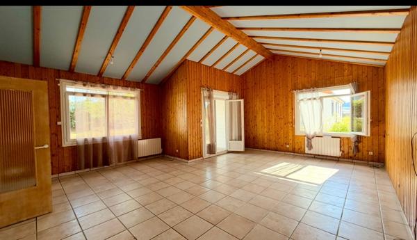 Maison  de plain pied A LOUER  avec double garage sur Les Martres De Veyre