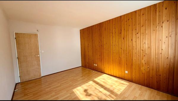 Maison  de plain pied A LOUER  avec double garage sur Les Martres De Veyre