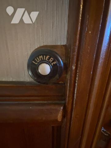 A VENDRE à Saint-Bonnet-de-Salers (CANTAL), un ensemble immobilier avec une partie à usage d'ha...