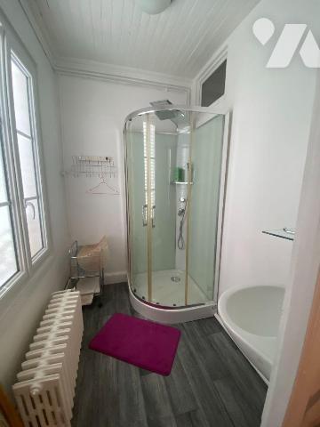 A VENDRE à Saint-Bonnet-de-Salers (CANTAL), un ensemble immobilier avec une partie à usage d'ha...