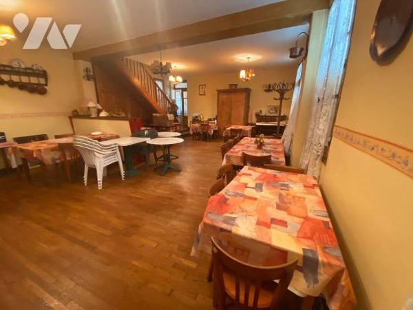 A VENDRE à Saint-Bonnet-de-Salers (CANTAL), un ensemble immobilier avec une partie à usage d'ha...