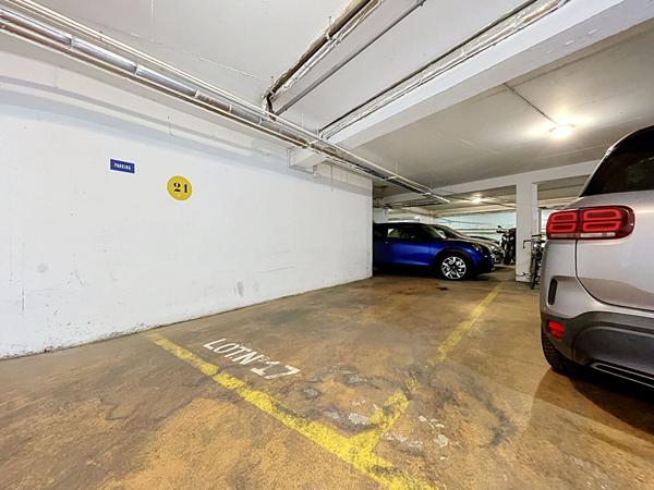 Unesco - Suffren - Parking 1er s/sol - PARIS