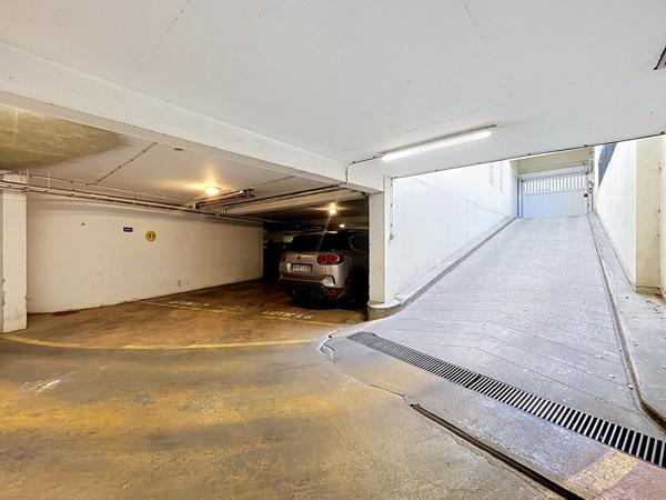 Unesco - Suffren - Parking 1er s/sol - PARIS