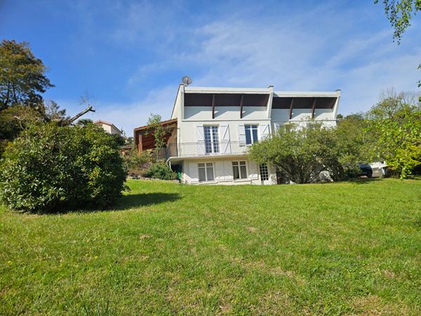 BILLERE 64140, Maison, 6 chambres, bureau, de bonne construction avec jardin