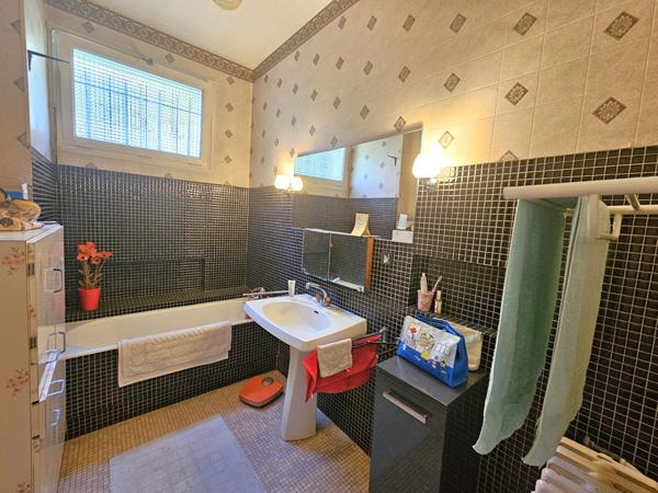 BILLERE 64140, Maison, 6 chambres, bureau, de bonne construction avec jardin