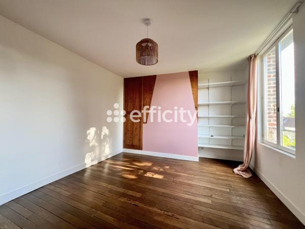 Maison
         7 pièces
        - 142 m² 350 000 € *