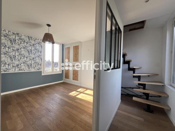 Maison
         7 pièces
        - 142 m² 350 000 € *