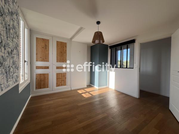 Maison
         7 pièces
        - 142 m² 350 000 € *