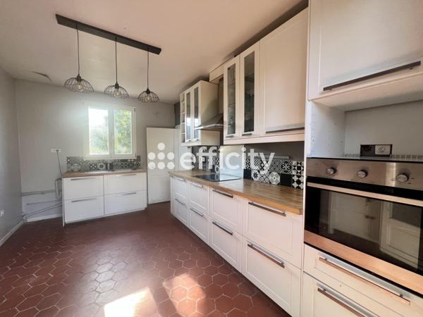 Maison
         7 pièces
        - 142 m² 350 000 € *