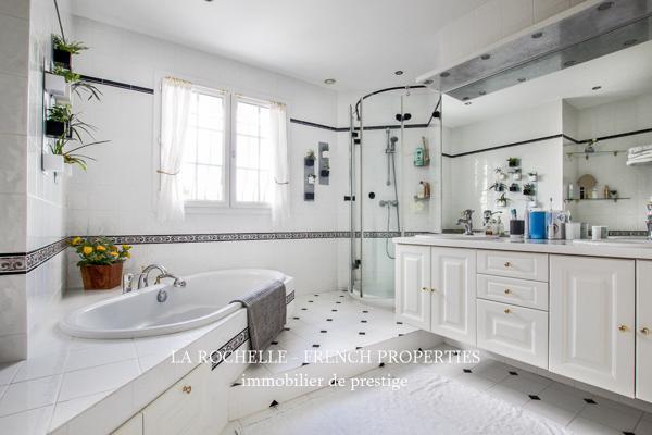 MAISON T4 PLAIN PIED AVEC PISCINE - PROCHE DE LA ROCHELLE - CHARENTE MARITIME